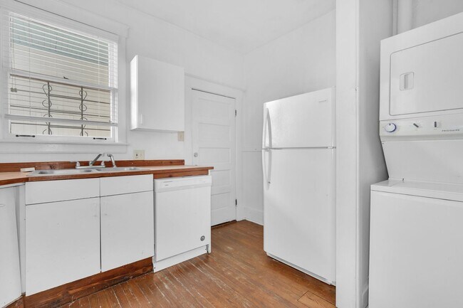 Building Photo - 2234 Whitaker St