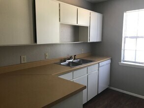 Building Photo - 3/2 Fenced yard PET FRIENDLY PTISD