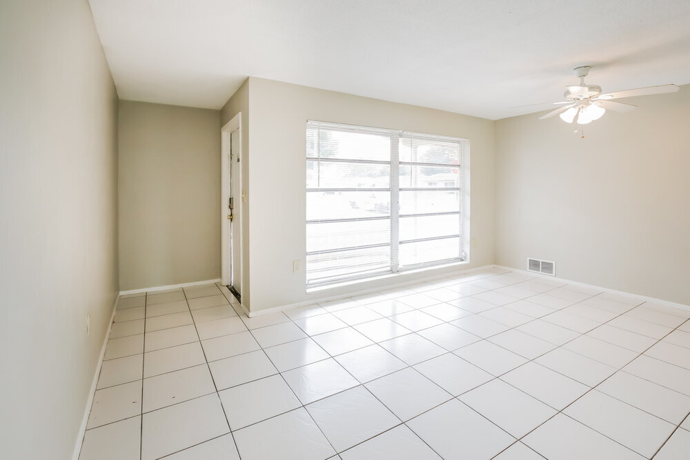 Building Photo - 6885 NW 27th Ct