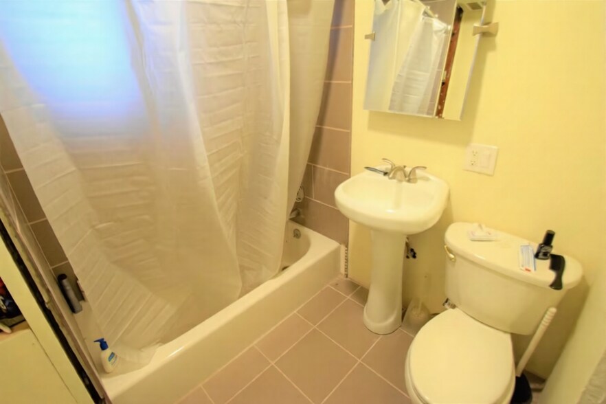 Building Photo - 505 Washington St