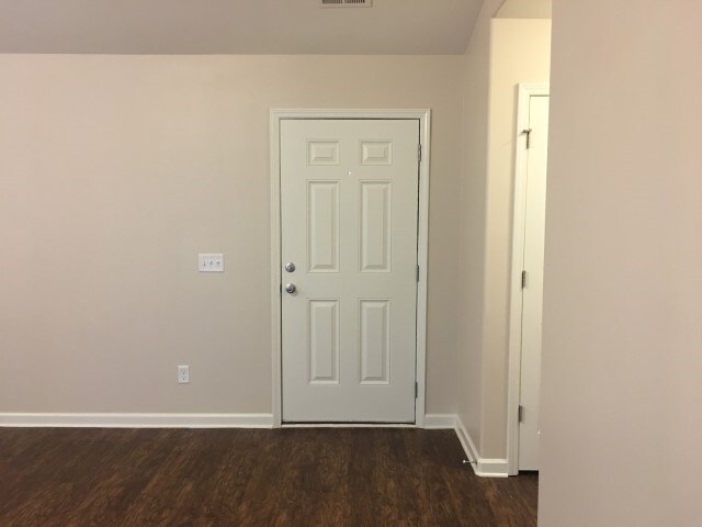 Building Photo - 298 Willow Point Cir