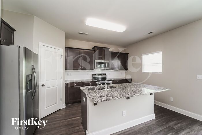 Building Photo - 9216 Evans Creek Ct
