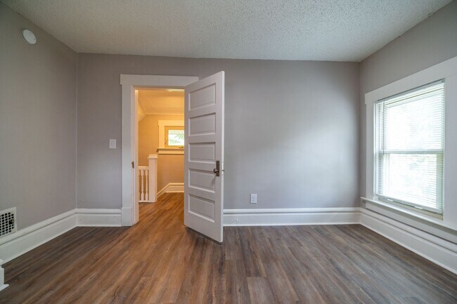 Building Photo - 810 Miller Ave