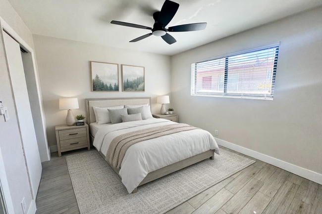 Building Photo - 412 SW 27th Terrace