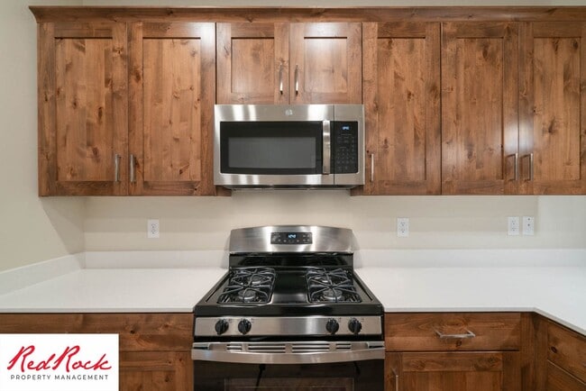 Building Photo - Newer Townhome in Hurricane Heights