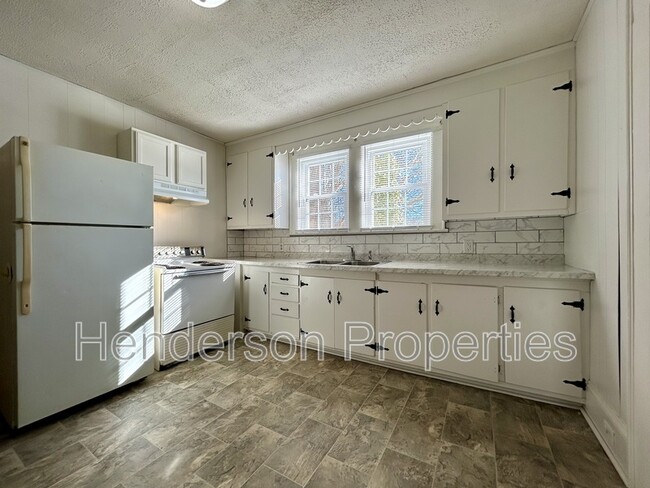 Building Photo - 935 Old Charlotte Rd SW