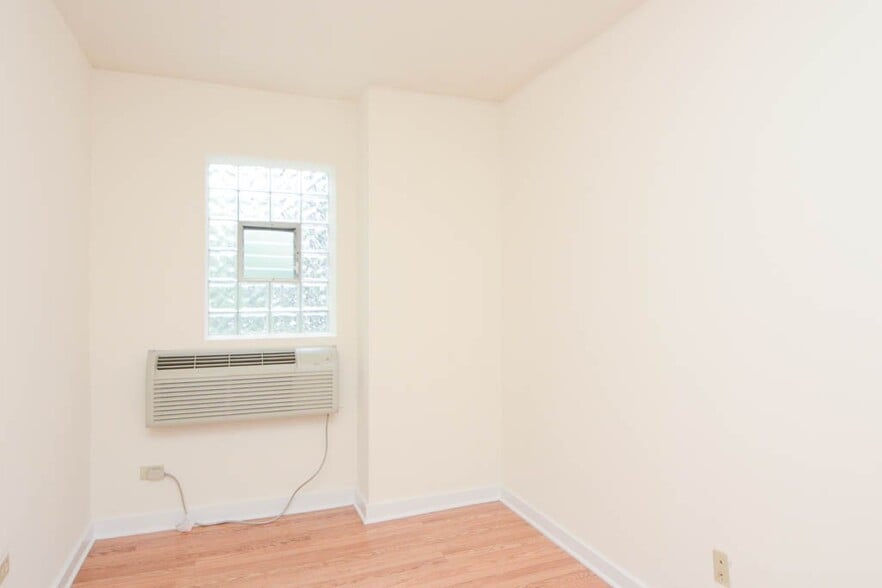 Building Photo - 1850 N Humboldt Blvd