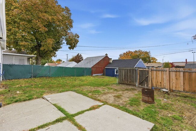 Building Photo - Charming 4 Bed, 2 Bath w/ Garage! *HOLIDAY SPECIAL: $1,000 OFF!*