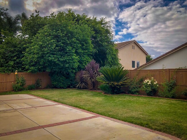Building Photo - COMING SOON! 3 Bedroom Home in the Desirab...