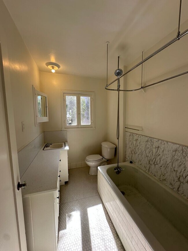 Building Photo - 213-223 Los Aguajes Ave