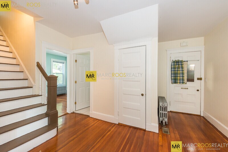 Building Photo - 46 Hobson St