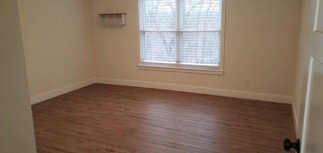 Building Photo - 5 bd, 3 ba house SW Columbia, quick access to providence, just south of Rockbridge school