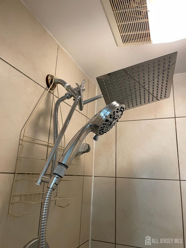 Building Photo - 549 Main St