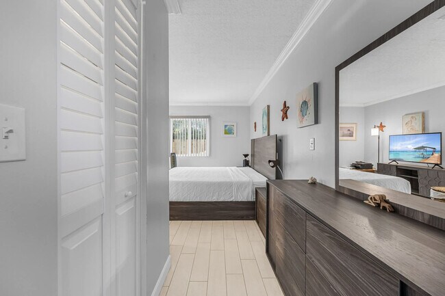 Building Photo - 1277 S Orlando Ave