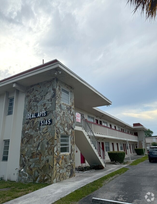 Building Photo - 5165 W Flagler St