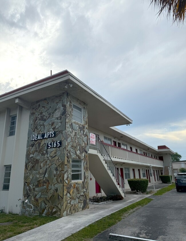 Building Photo - 5165 W Flagler St