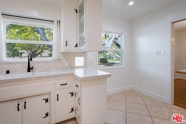 Building Photo - 14006 Runnymede St