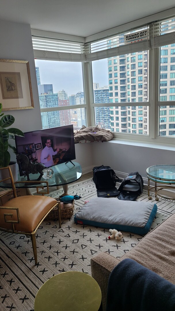 Building Photo - 345 N LaSalle St