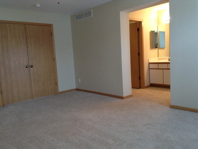 Building Photo - 14233 S Hillsdale Ct