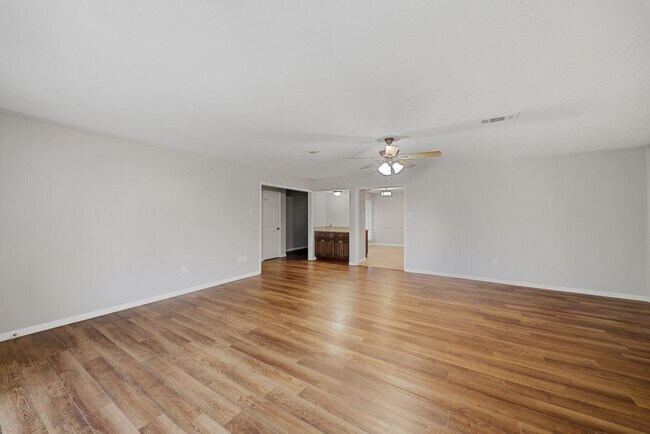 Building Photo - 16611 Ben Ledi Dr