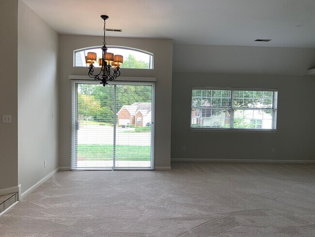 Building Photo - Updated 3 Bedroom in Adams Farm