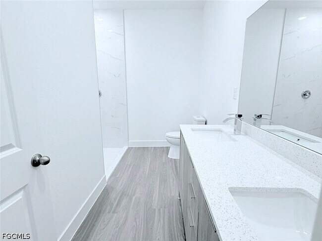 Building Photo - 1048 Jay Ct