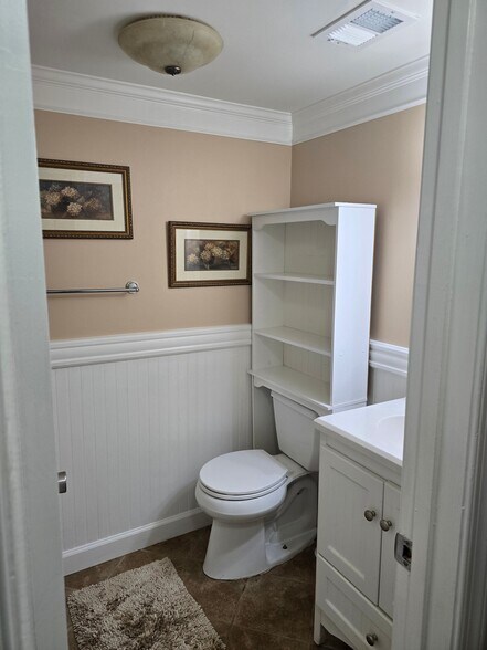 Building Photo - 602 Sugarland Run Dr