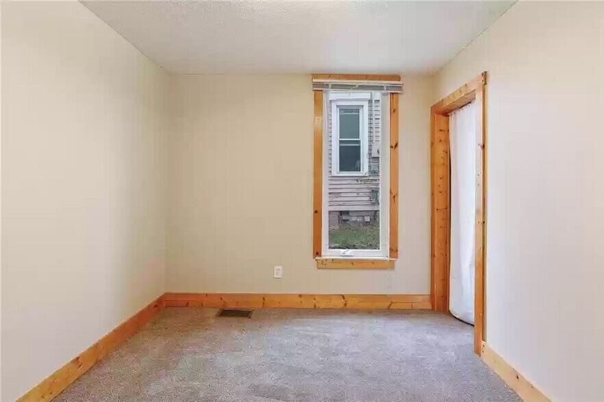 Bedroom - 2243 Pierce St NE