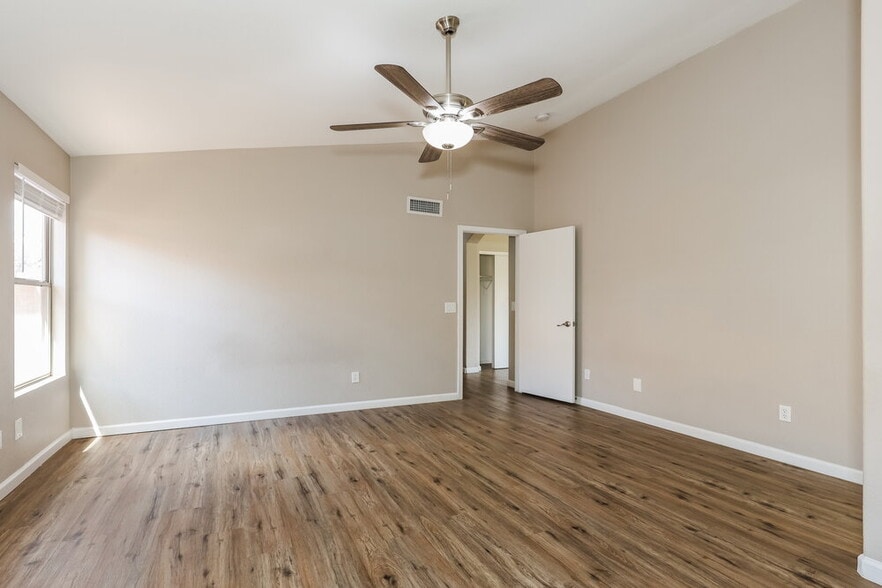 Building Photo - 2267 E Arabian Dr