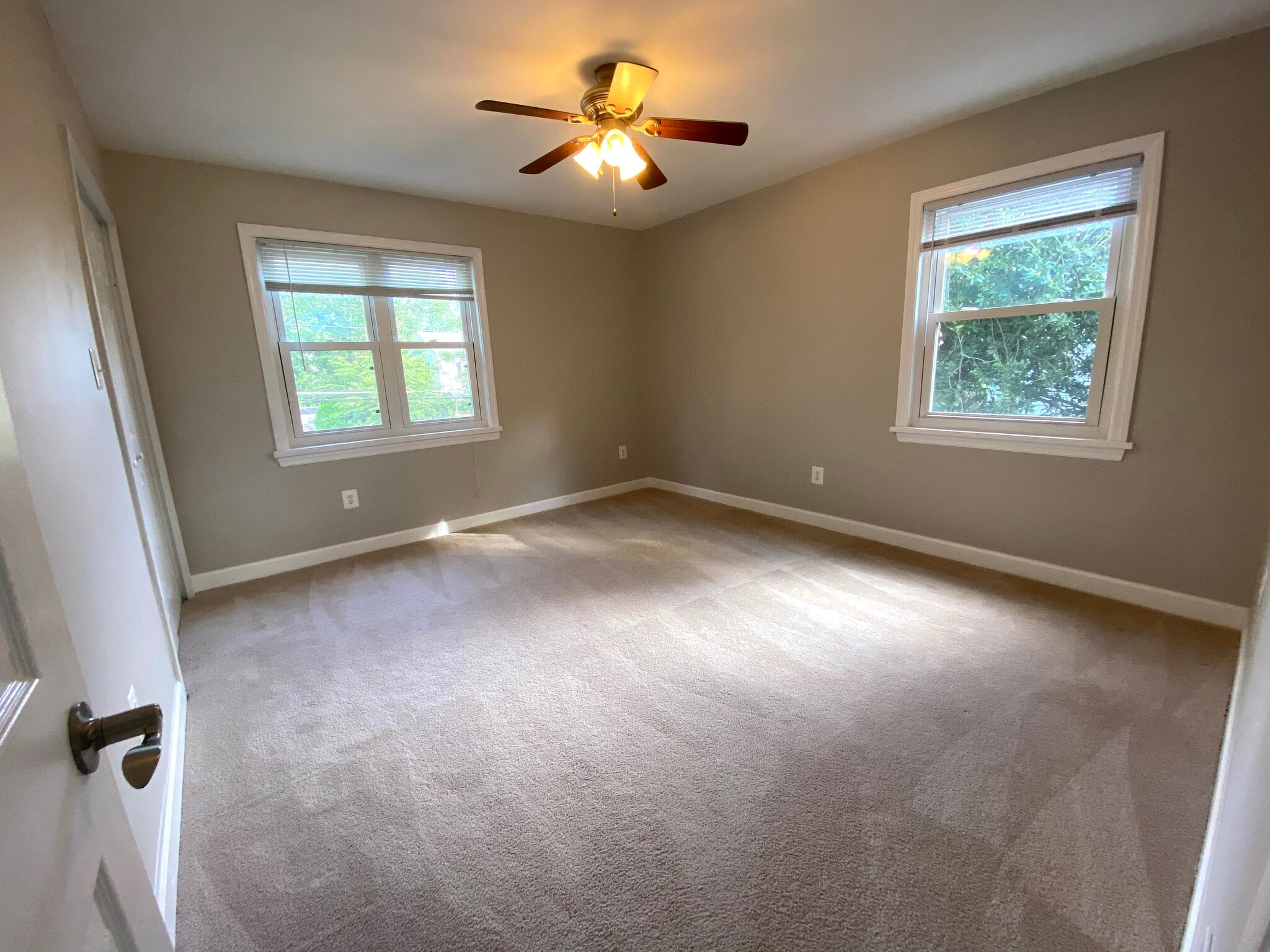 Master bedroom - 5704 Fenwick Dr