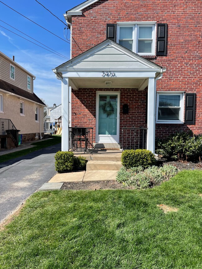 Building Photo - 2426 Chestnut Ave