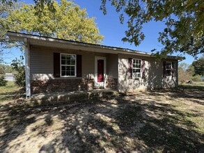 Building Photo - Peaceful Country Living