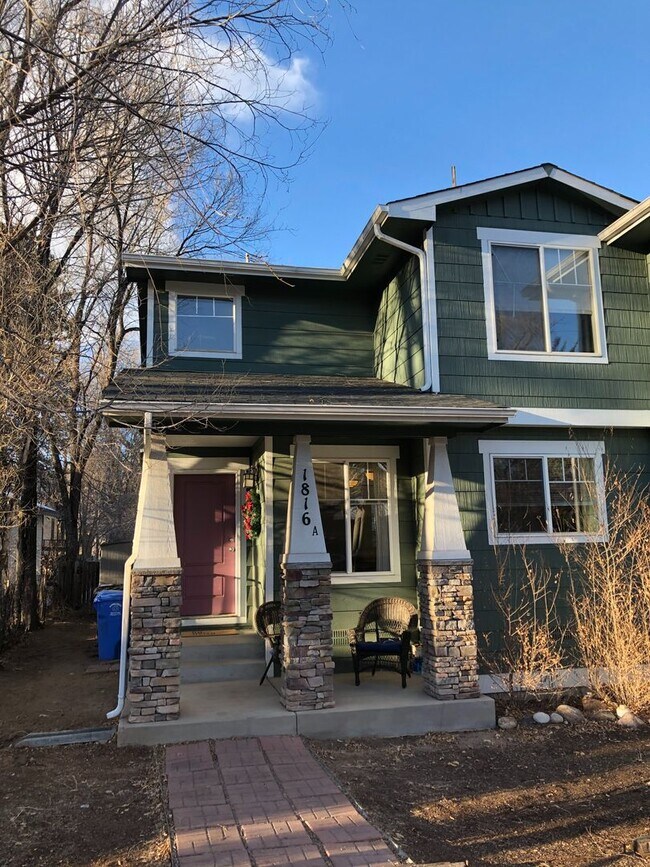 Primary Photo - Charming 2br 1.5ba Two Level Condo in Dist...