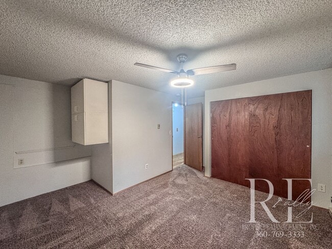 Building Photo - Charming 3-Bed Tacoma Home with Skylights & Unique Touches