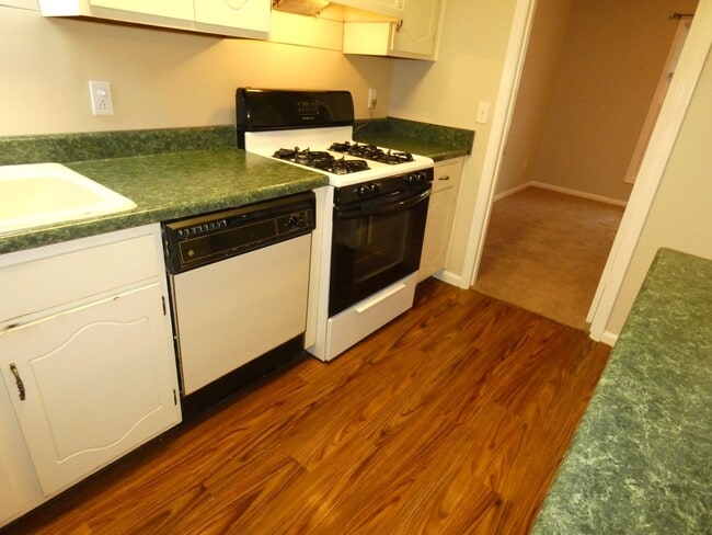 Building Photo - 3240 Overton Manor Dr