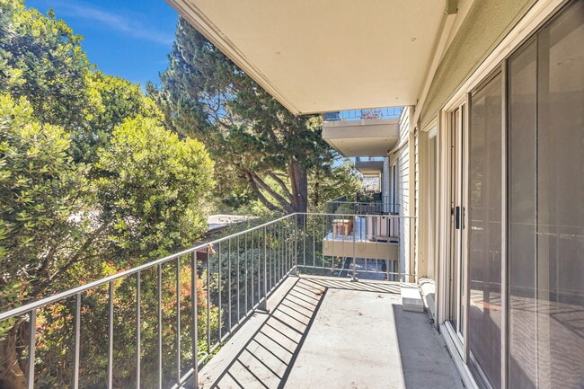 Building Photo - 363 Eden Roc Dr