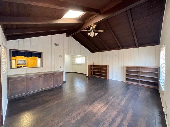 Building Photo - Beautifully Maintained Northern Vandenberg...