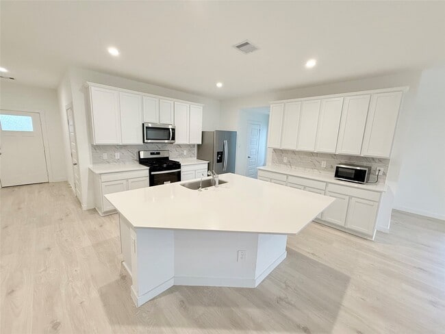 Building Photo - 31611 Farlam Farms Trl