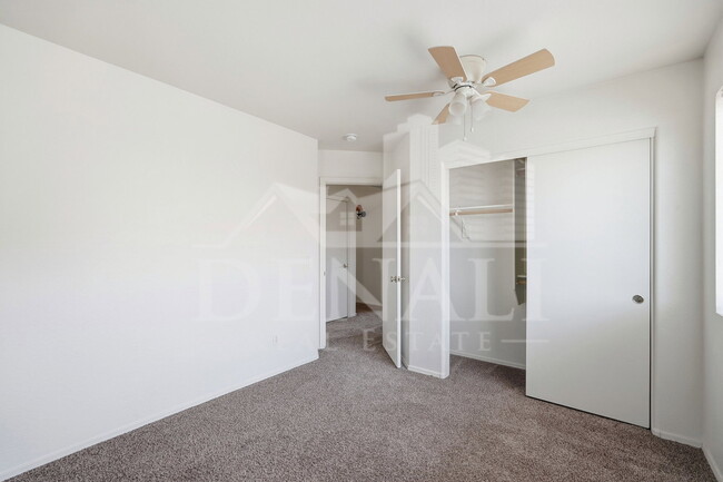 Building Photo - 6107 N 135th Dr