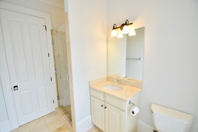 Building Photo - 192 Wentworth St