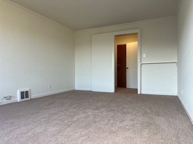 Building Photo - 1342