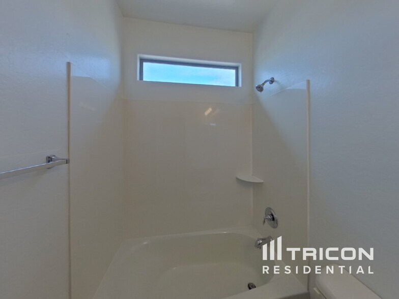 Building Photo - 36331 W Vera Cruz Dr
