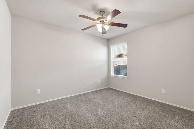 Building Photo - 3935 Country Club Dr