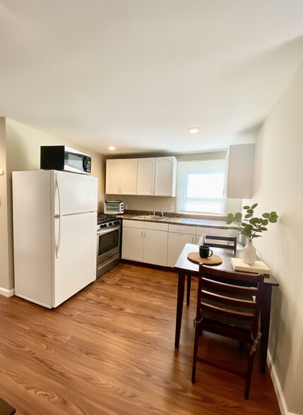 Building Photo - 18 Irving Rd