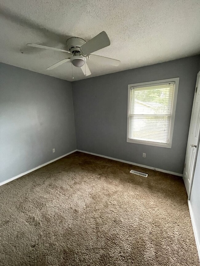 Building Photo - Sensational Three Bedroom Home Located in the Earlewood Community!