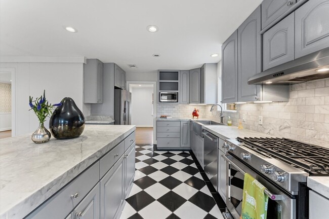 Building Photo - 6158 Burgoyne Rd