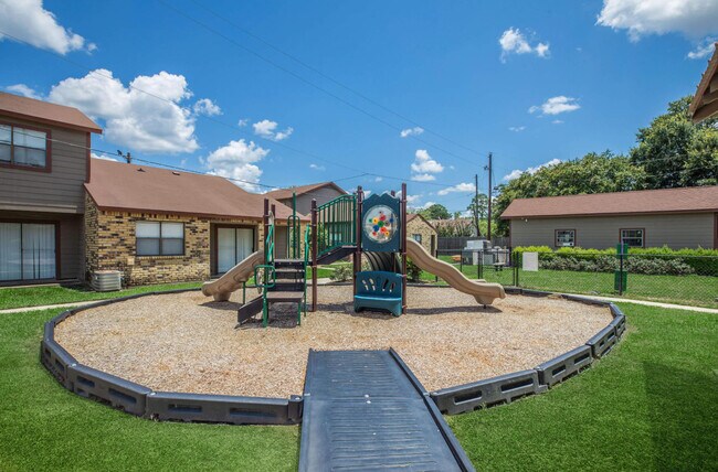 Building Photo - 5550 Folsom Dr