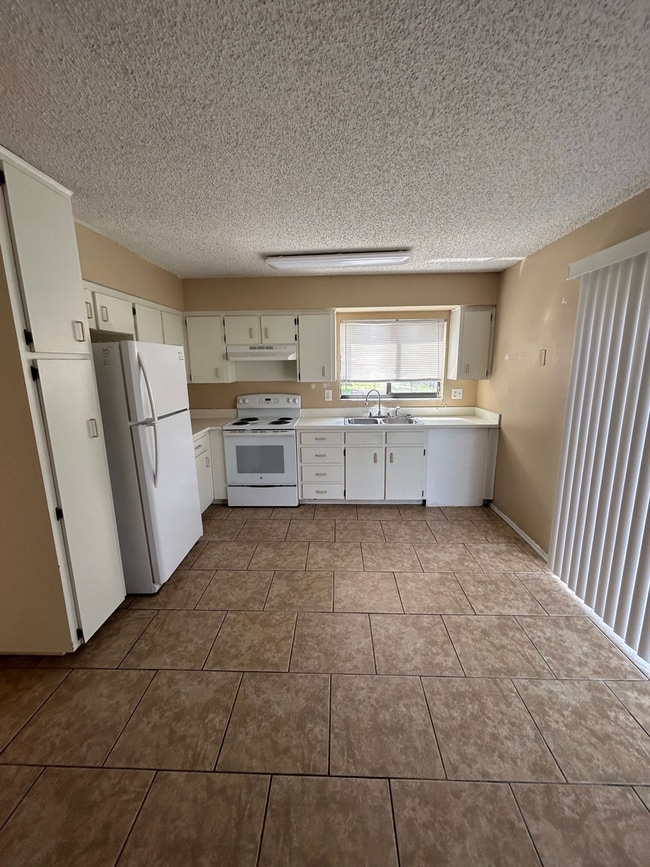 Building Photo - South Lakeland Rental