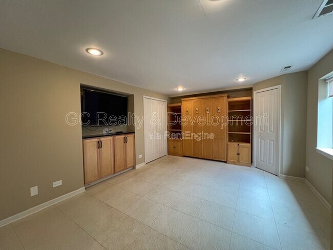 Building Photo - 498 Grosvenor Ln