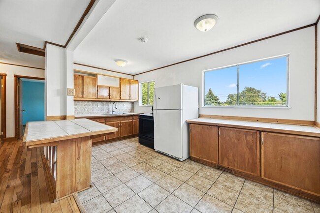 Building Photo - 1551 Chadwick Dr